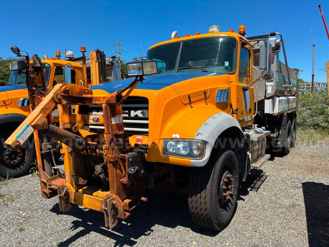 2012 Mack GU713 - Dump Truck