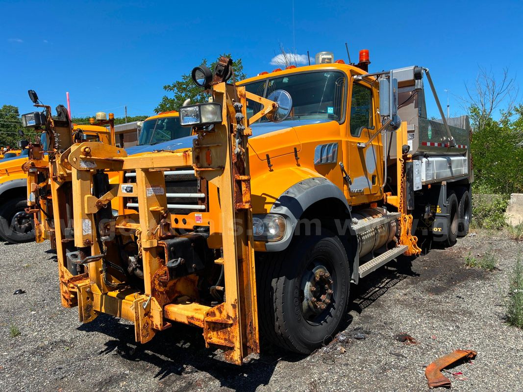 2010 Mack GU713 Dump Truck