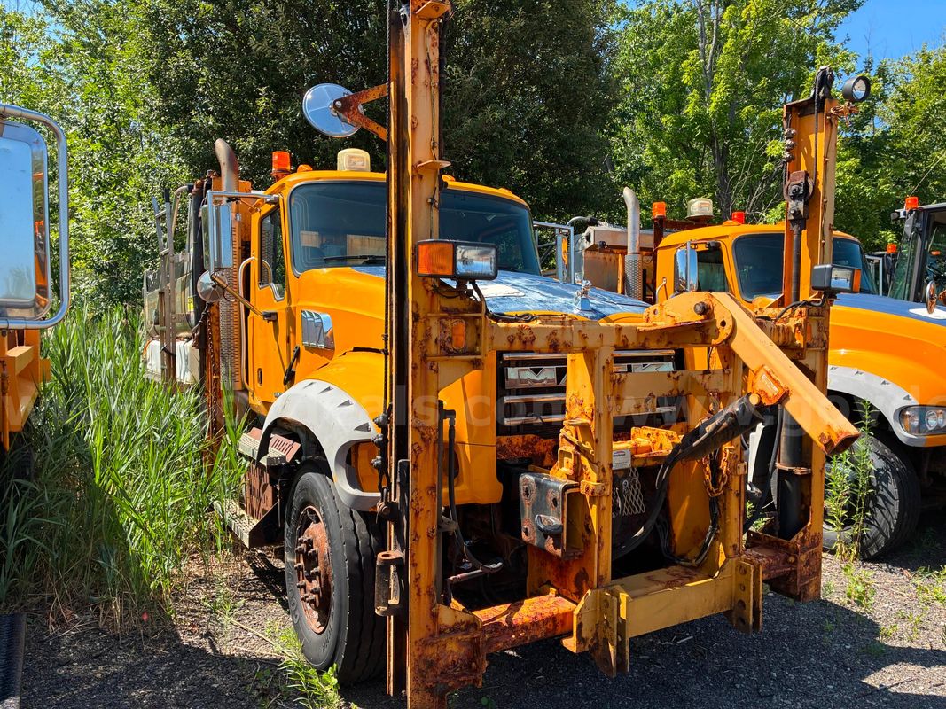 2013 Mack GU713 -