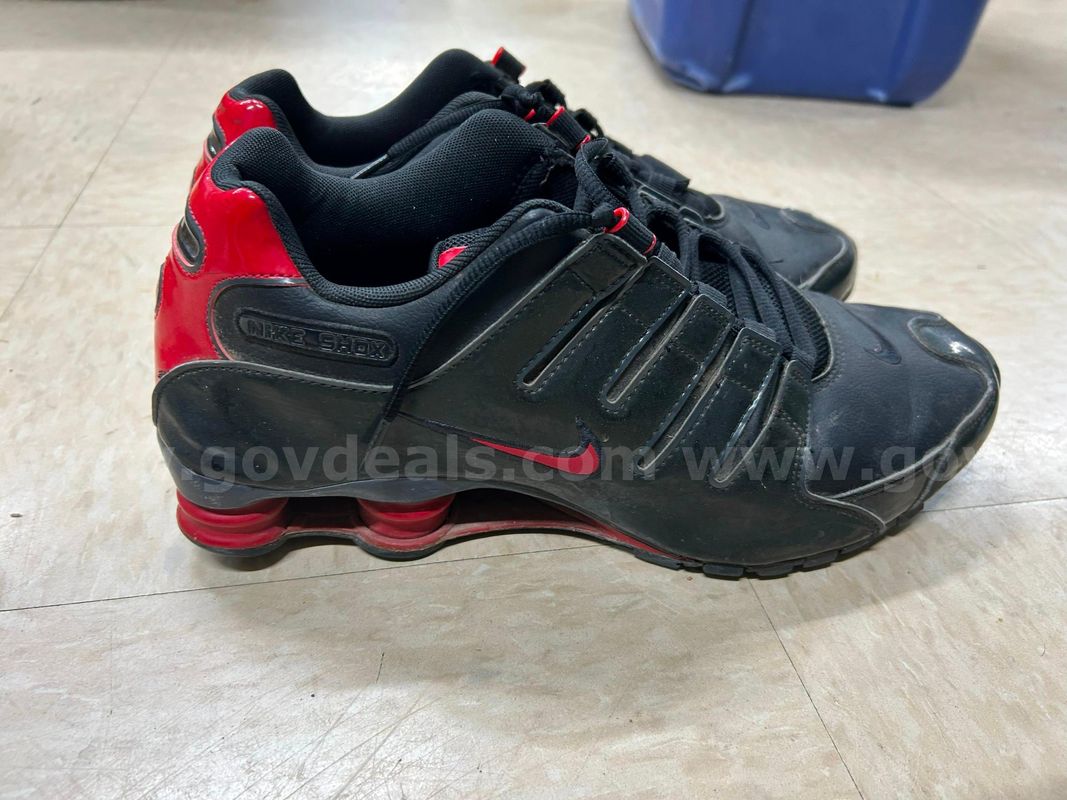Nike Shox NZ 'Black Gym Red' Mens size 13 US