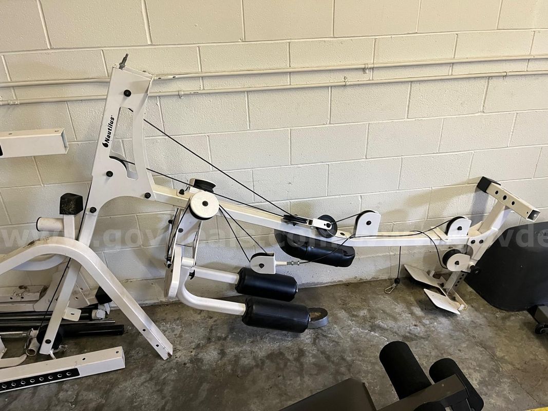 Nautilus Smith Machine