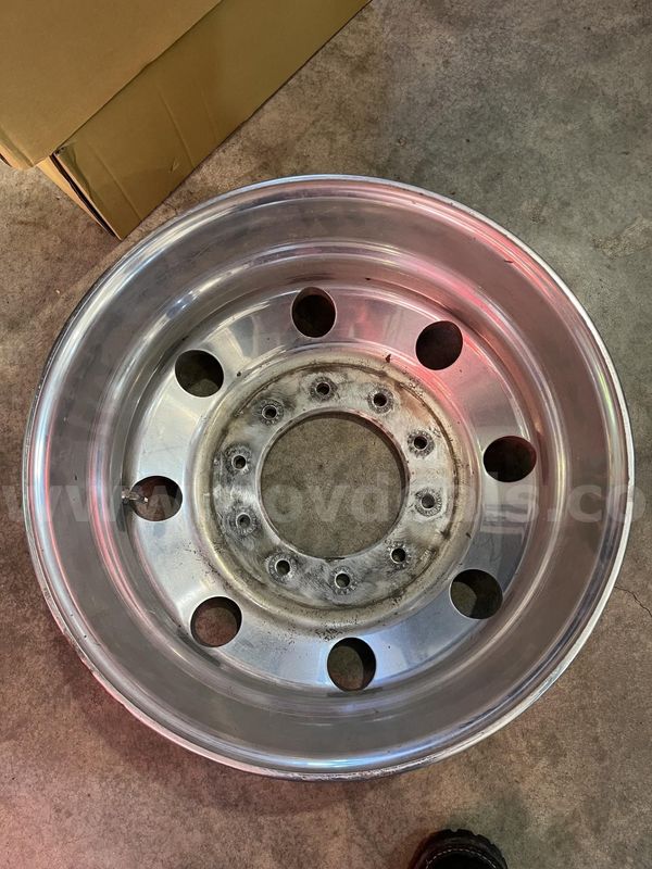 One (1) 19.5" Aluminum Dually Wheel