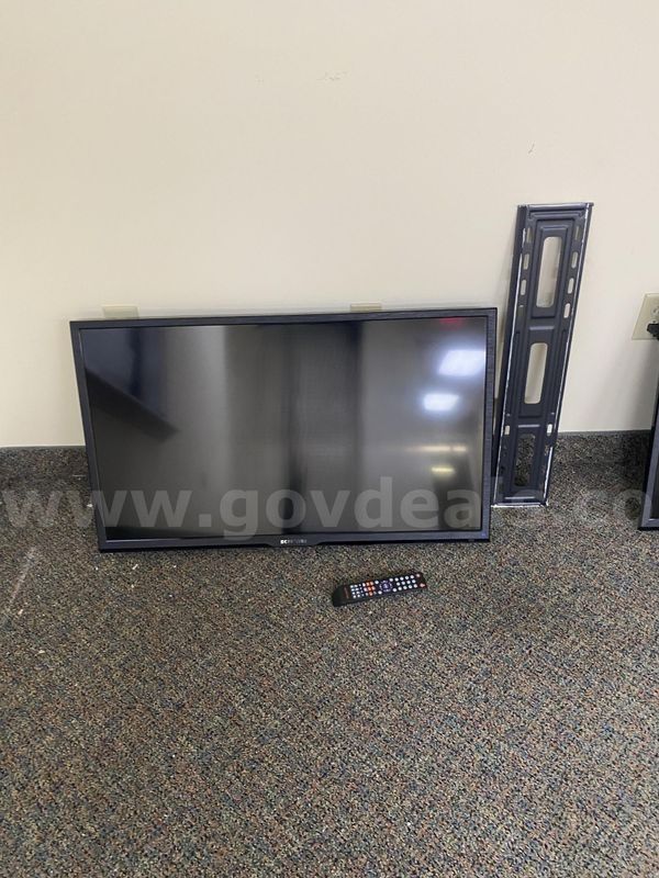 40-inch Sceptre TV and Faux Wood top table with stationary legs