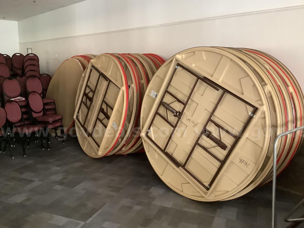 Lot of tables and chairs