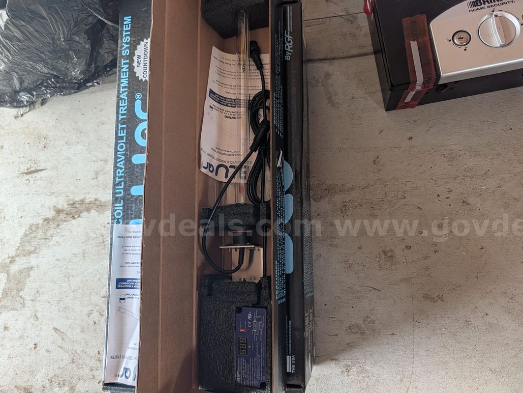 Quick release A/C Coil ultraviolet treatment system