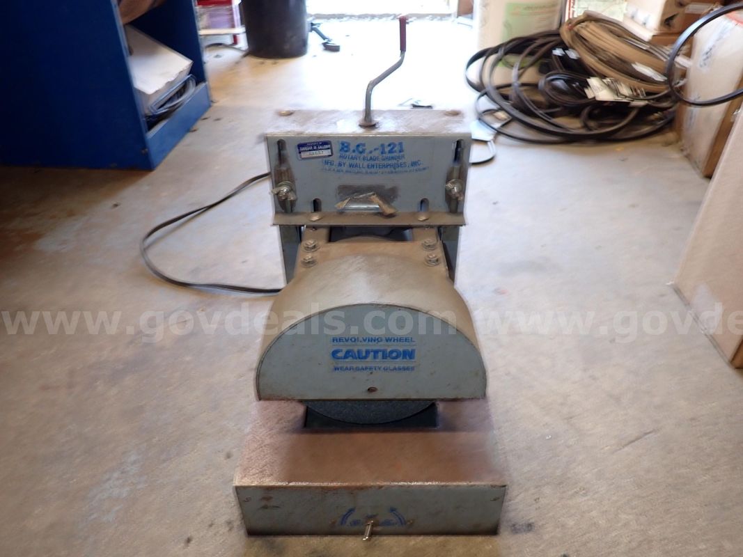 Blade sharpener