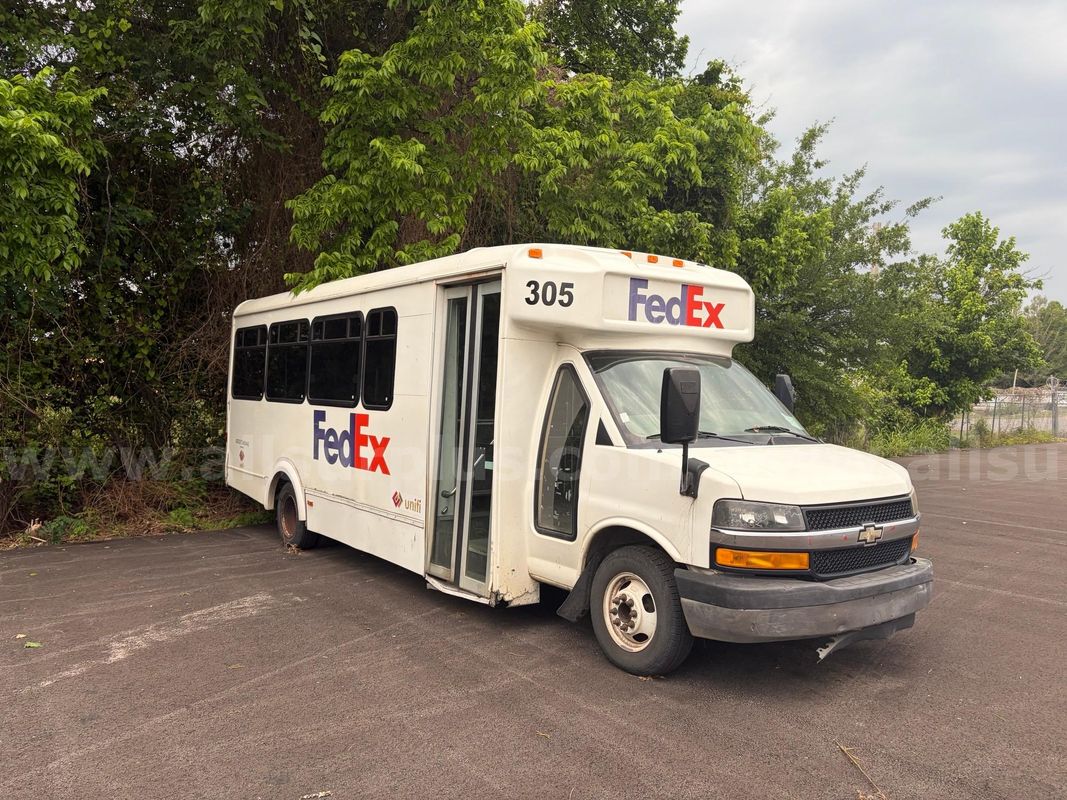 2011 GM Forrest RIver Passenger Bus