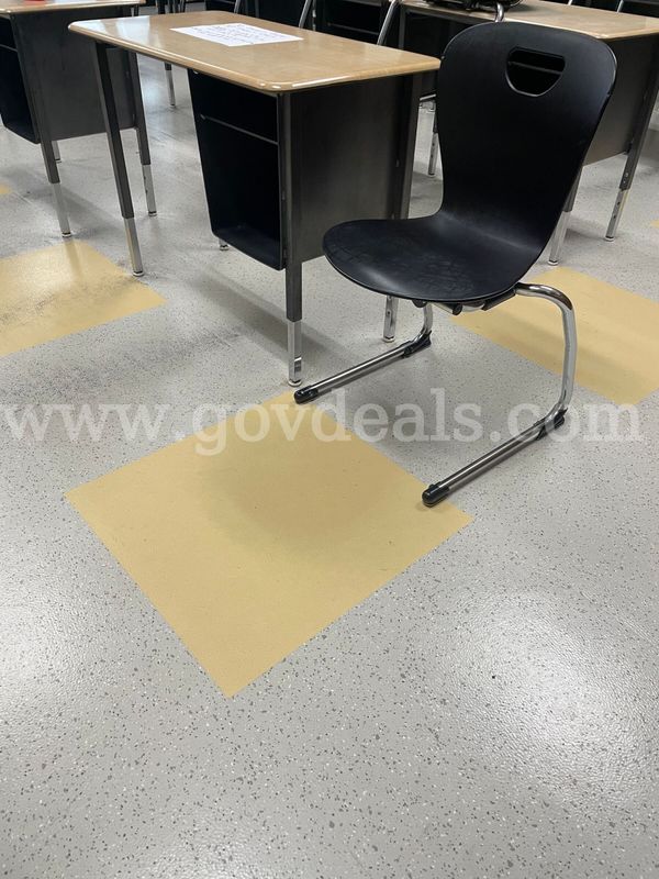 LOT of 6 Round Tables, 30 Student Desks + 30 Student Chairs