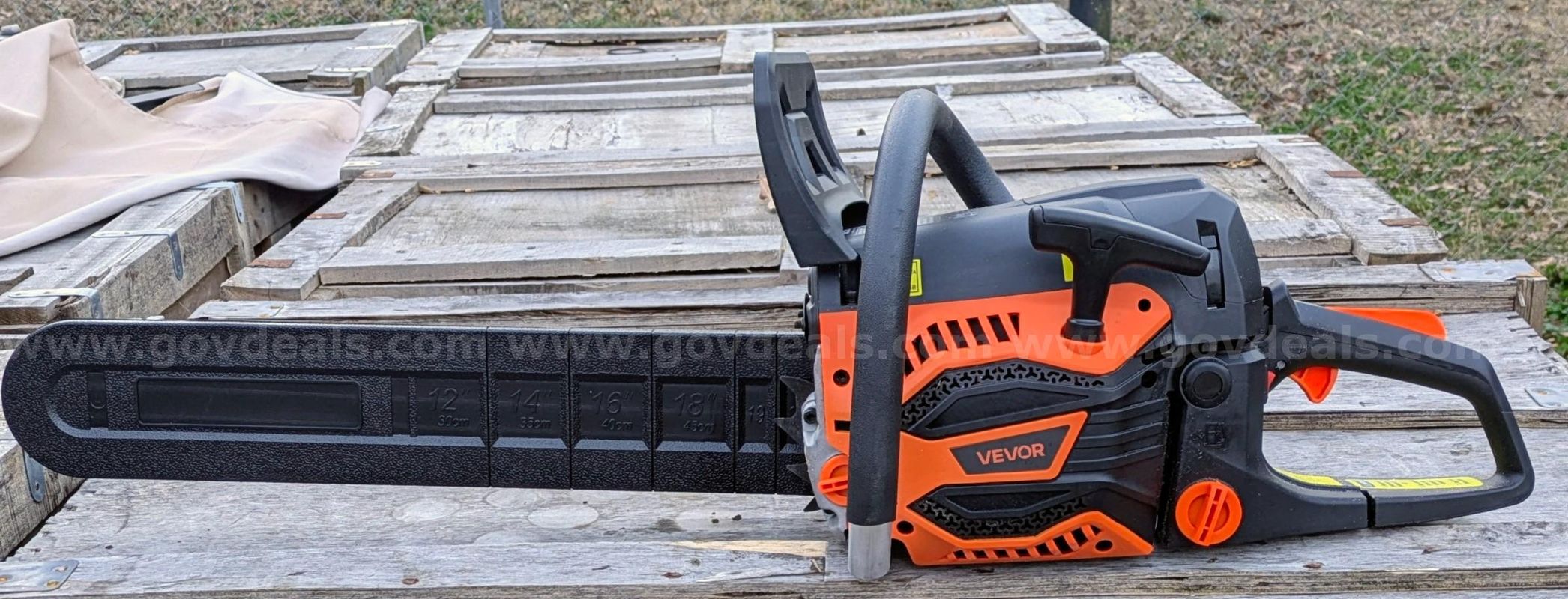 Free Shipping - NEW 62cc 20in Gas Powered Chainsaw 3.8HP Wood Cutting Tree Trimming Logging