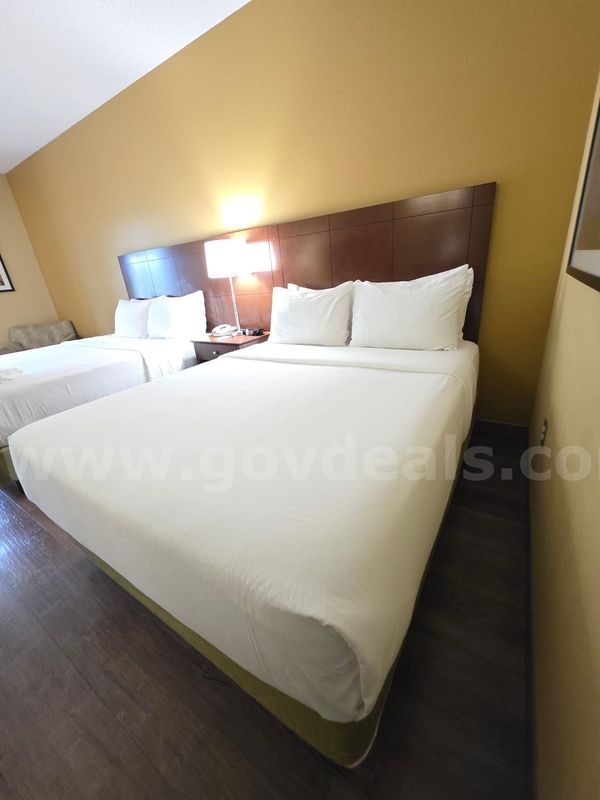 Bulk Lot of Assorted Bed Linen