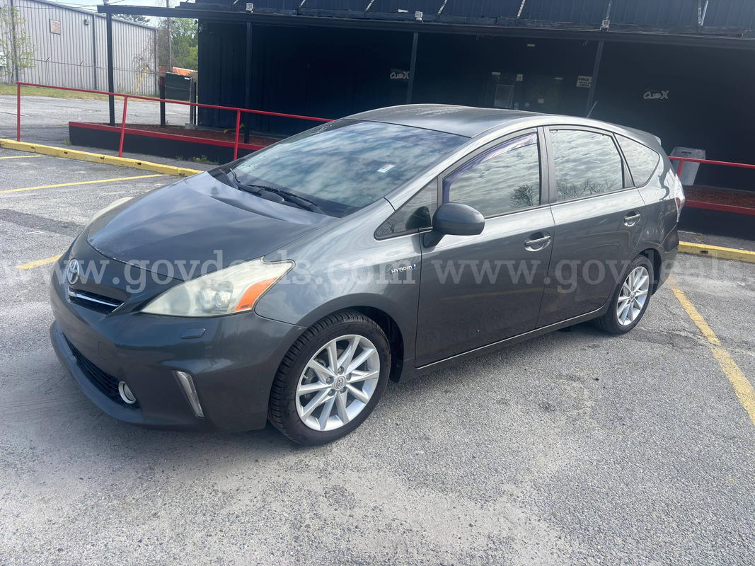 2014 Toyota Prius v 2 Hybrid