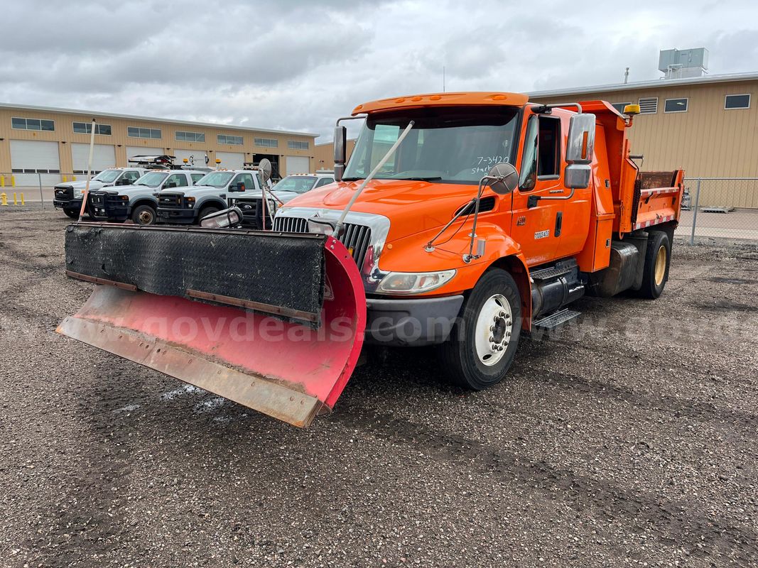 2007 International 4300 4x2 with 10' Boss Plow