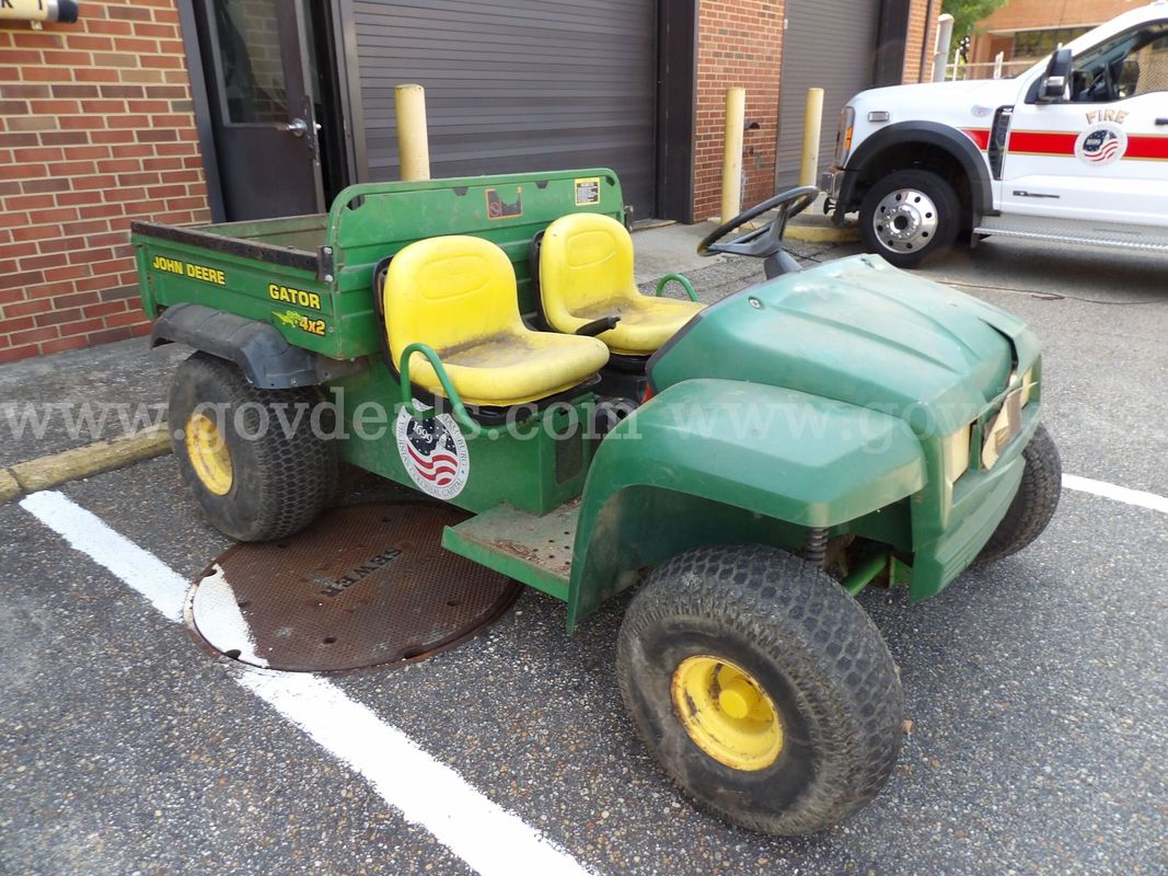 John Deere Gator - 4 X 2