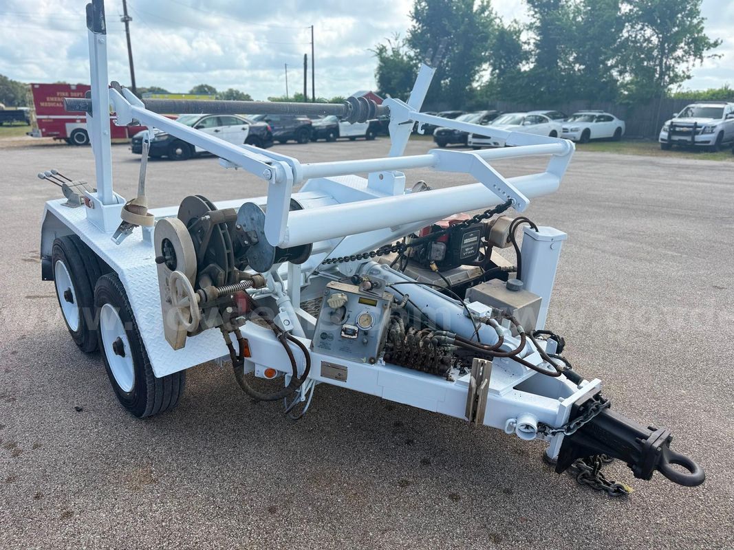 2007 Sauber Manufacturing Model 1526 Network Self-Loading Reel Trailer - Tandem Axle - Vanguard 18HP Engine