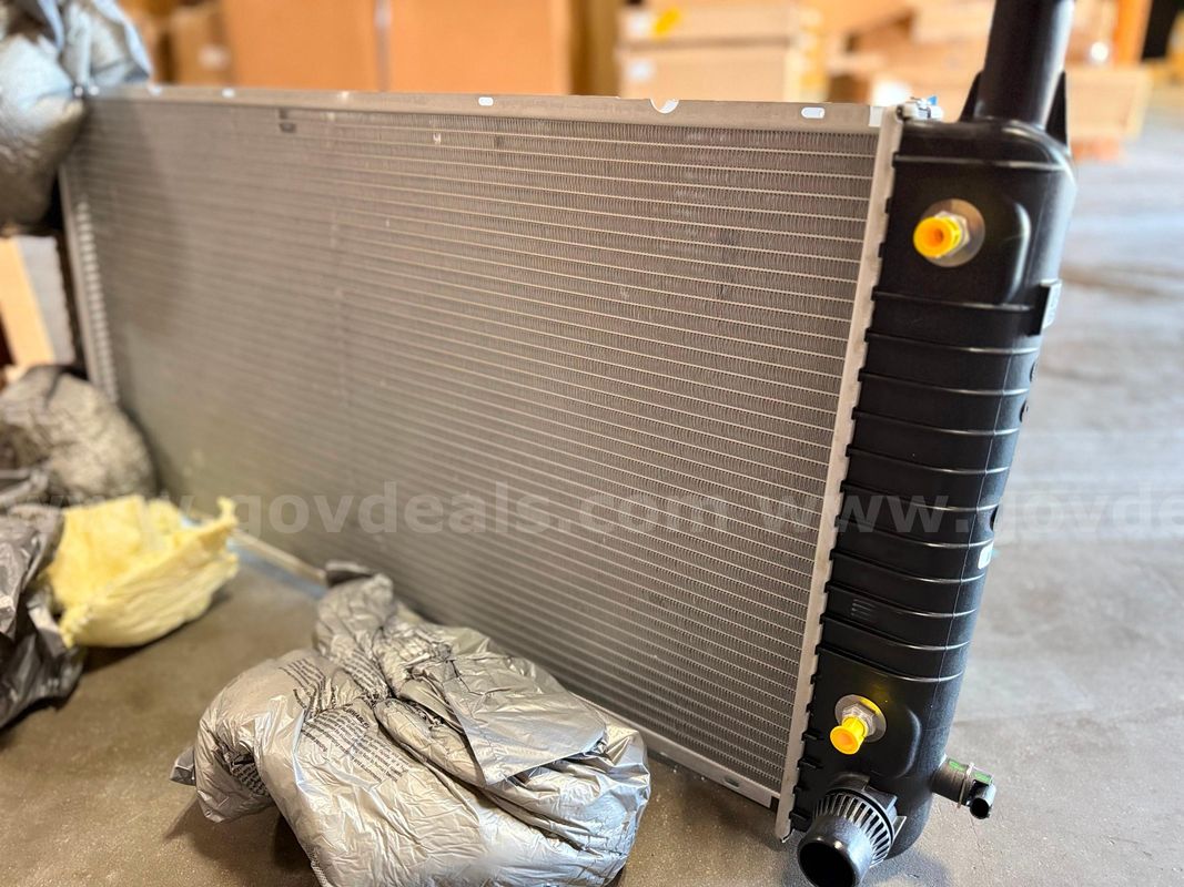NEW OEM GM ACDelco 84494242 Radiator 21764 Express Savana 3500 4500