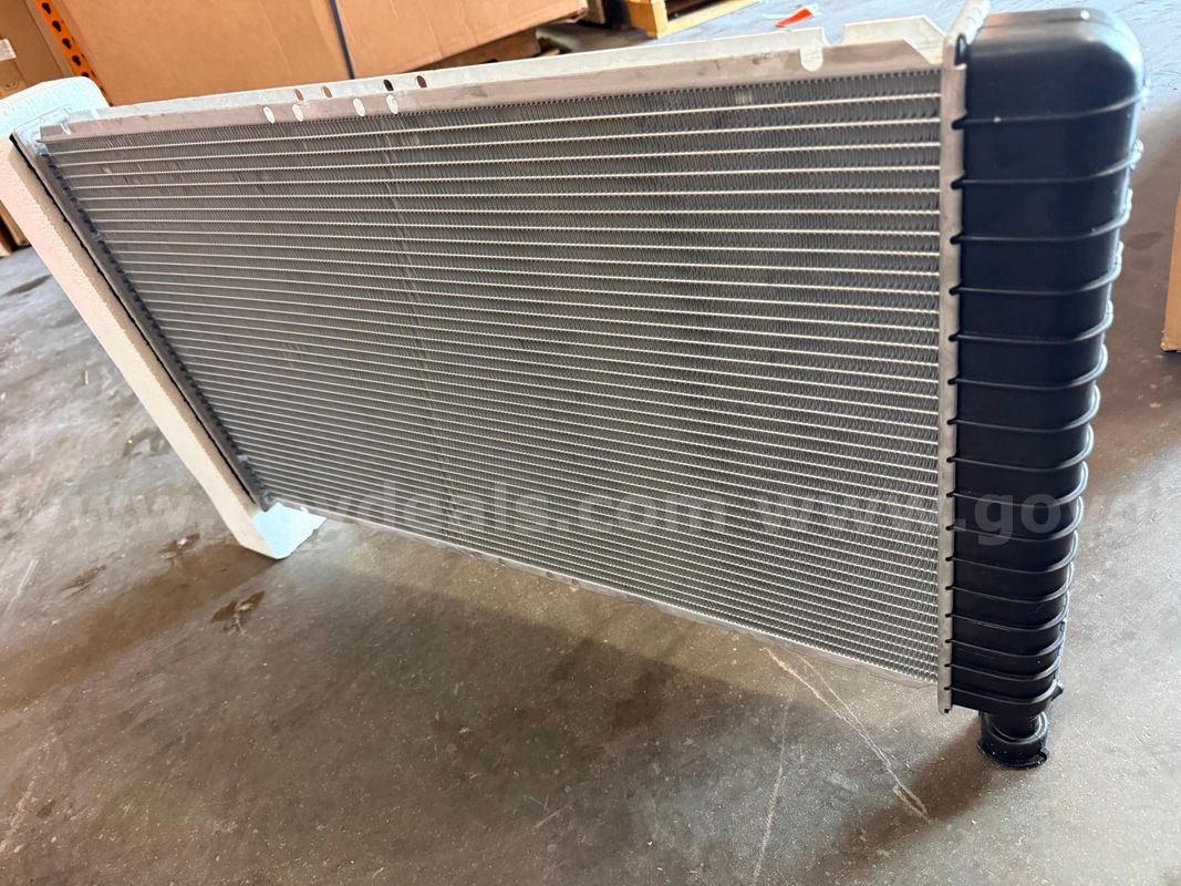 NEW NAPA NR2044B Radiator 2674 Chevy Express GMC Savana 1996-2002