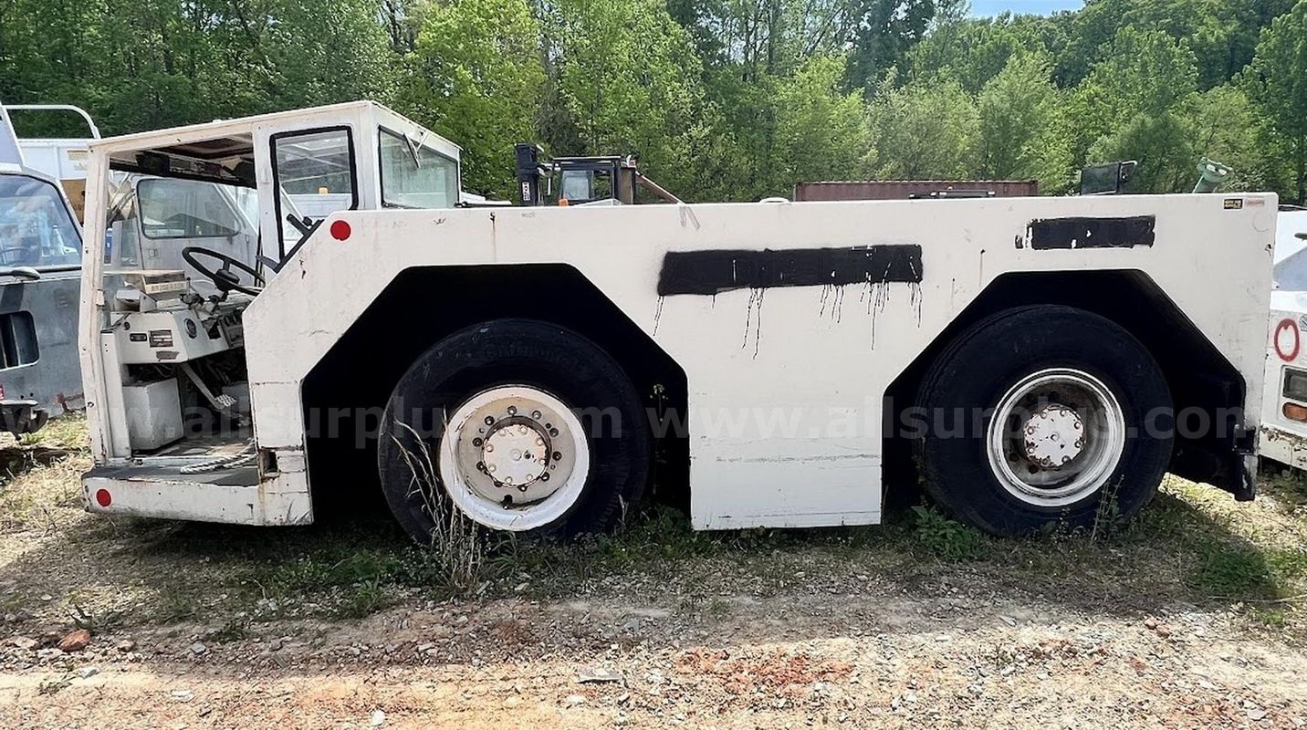 S&S GT-50 is a heavy-duty aircraft pushback tractor