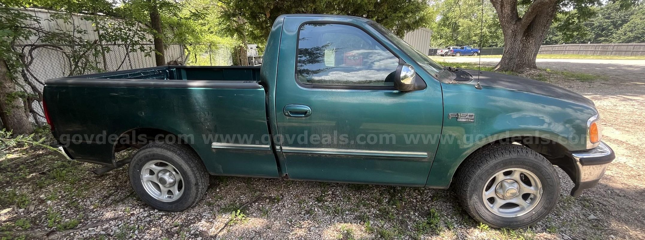 1998 Ford F-150 XLT Reg. Cab Short Bed 2WD, Manual Transmission