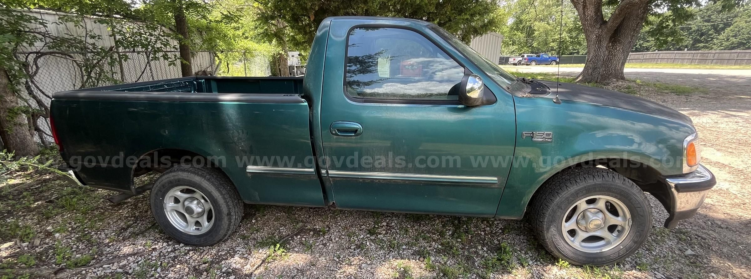 1998 Ford F-150 XLT Reg. Cab Short Bed 2WD, Manual Transmission