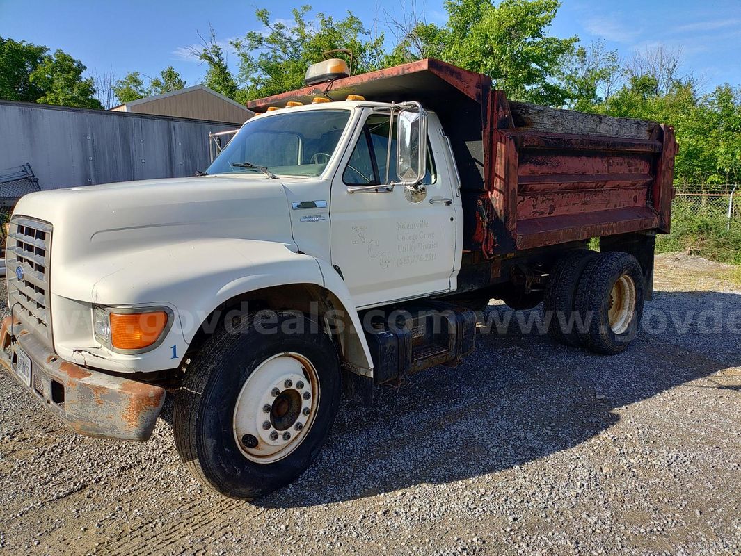 1995 Ford F800 DUMP TRUCK