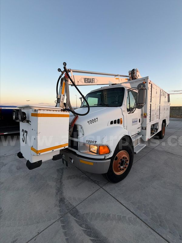 2004 Premier MT43P18 Deicer Truck