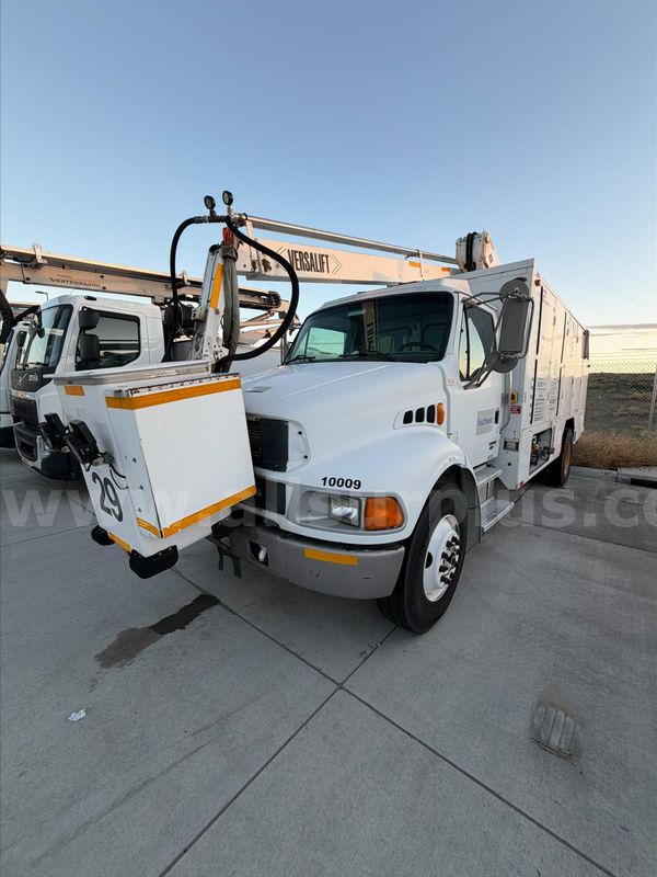 2004 Premier MT43P18 Deicer Truck