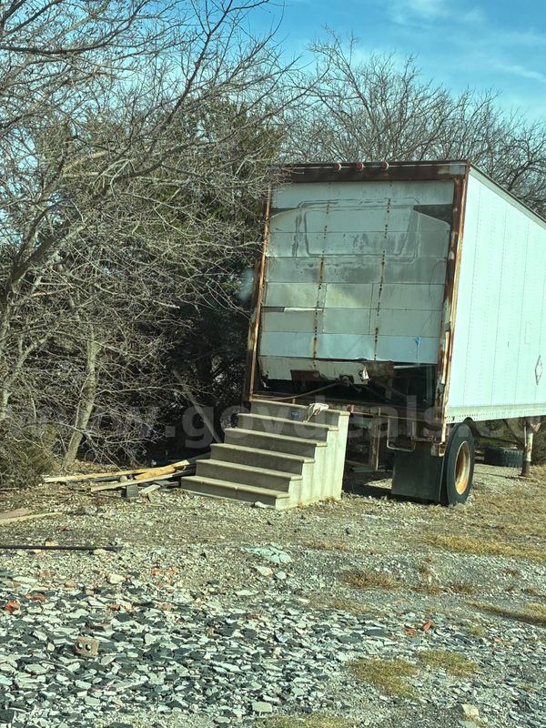 28 ft Pup Storage Trailer