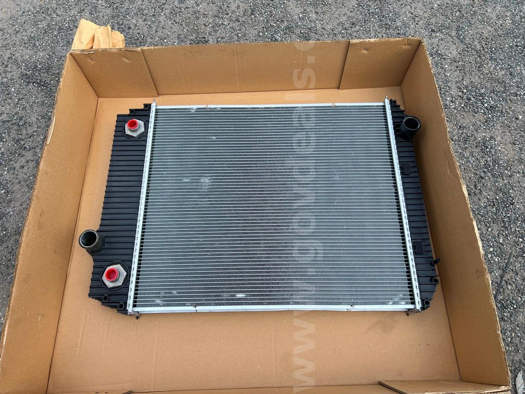 NEW Freightliner Behr Radiator BHT B7593