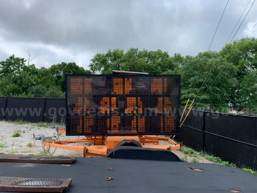 2016 Ver-mac Portable Trailer Mounted Solar Message Board