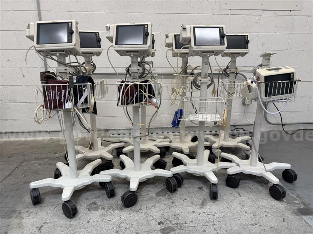 Philips Suresigns Vs4 Patient Monitor X 8