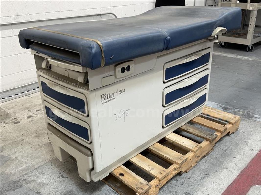 Ritter 204-001 Exam Table, Sn#V213695