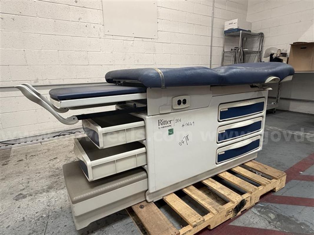 Ritter 204-002 Exam Table, Sn#V1340478