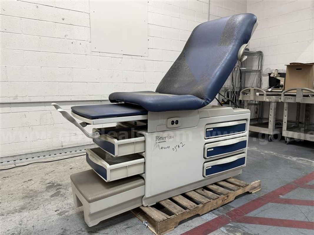 Ritter 204-002 Exam Table, Sn#V1360502