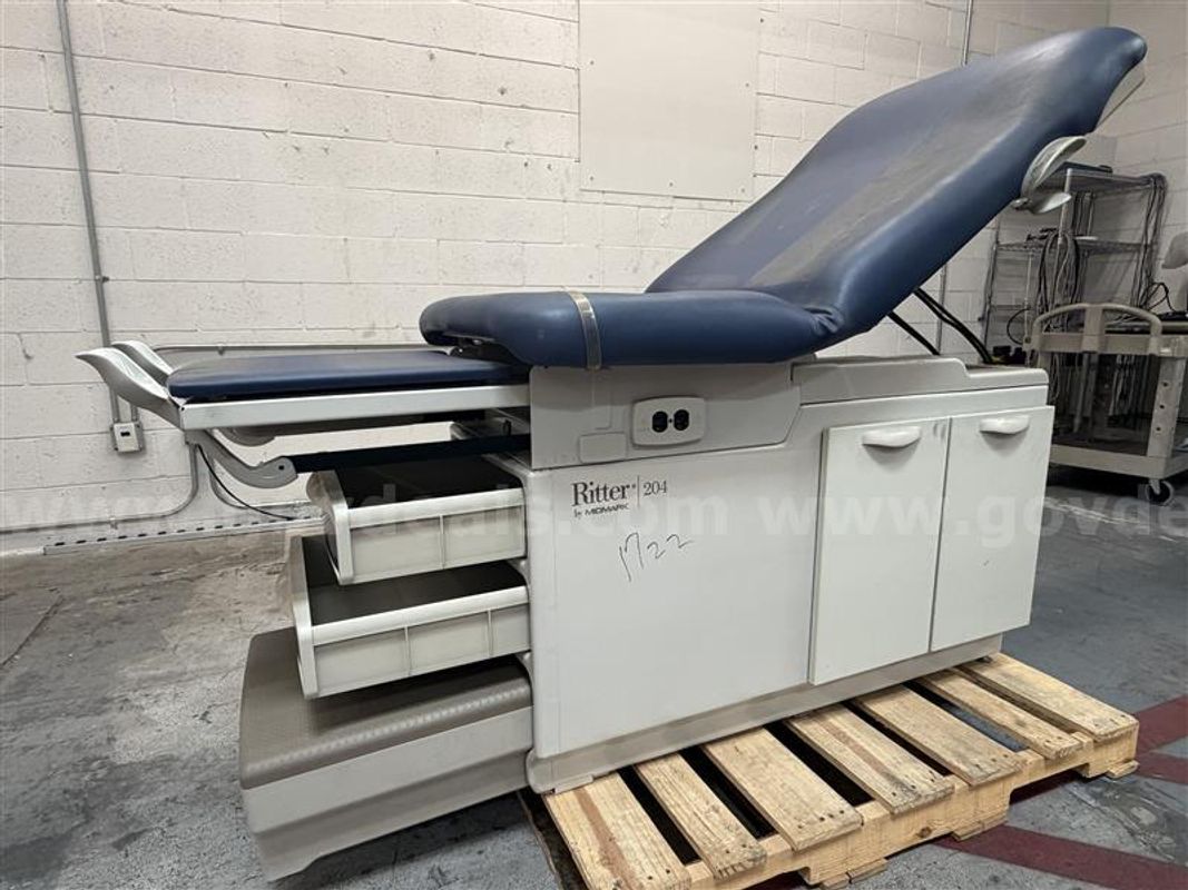 Ritter 204-004 Exam Table, Sn#V1631722
