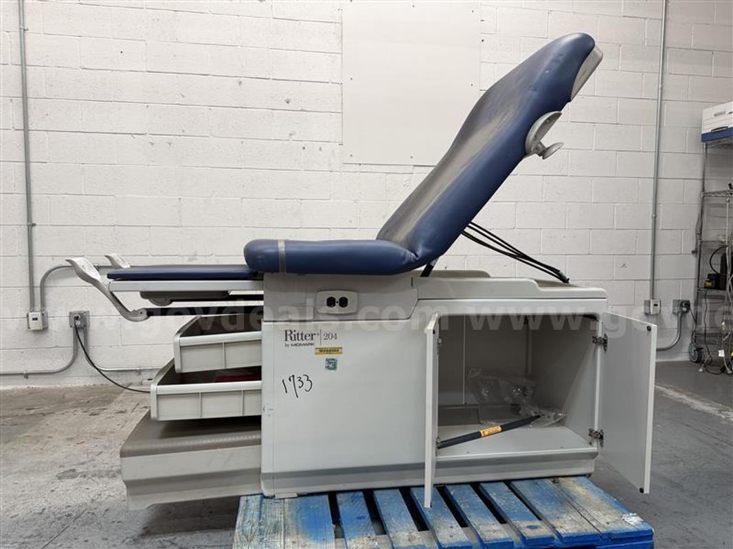 Ritter 204-004 Exam Table, Sn#V1631733