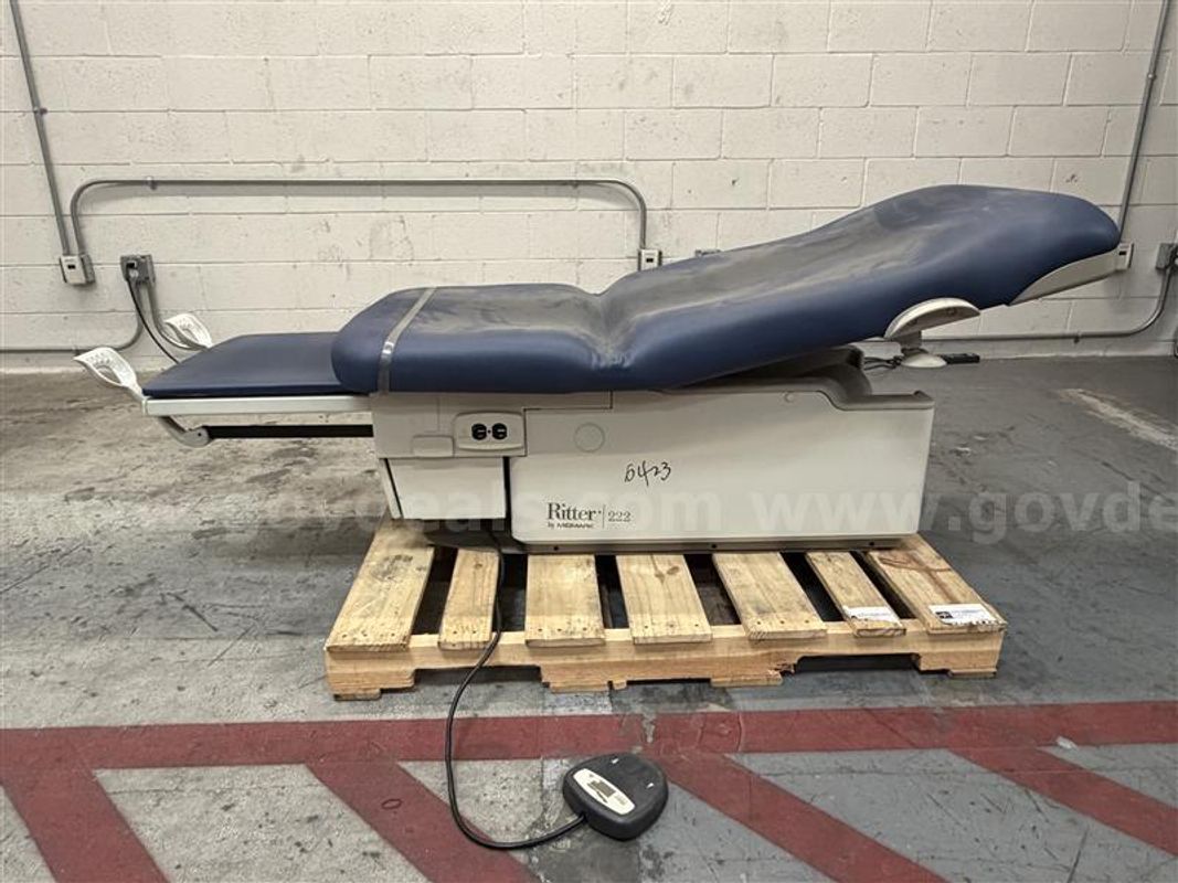 Ritter 222-016 Exam Table, Sn#V1796423