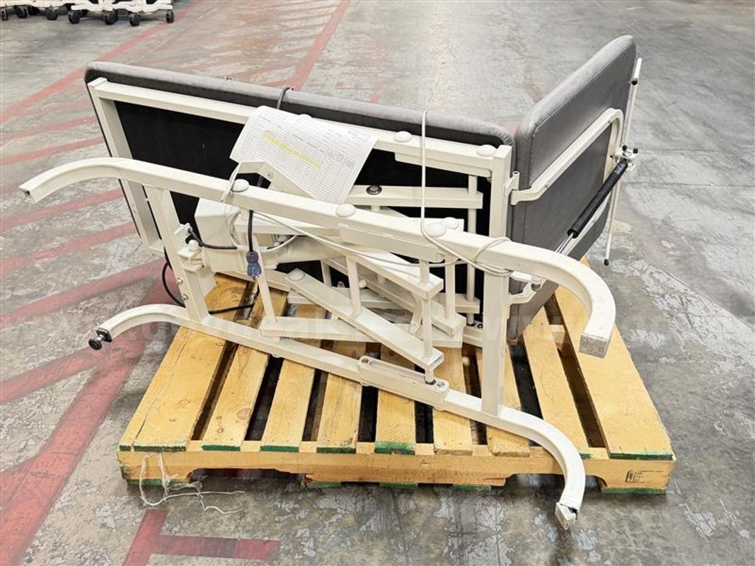 Huntleigh Akron A6322 Exam Table, Sn#03197