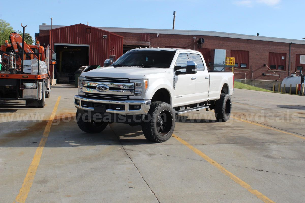 2019 Ford F-350 SD Lariat Crew Cab Long Bed 4WD (ODOMETER FRAUD)