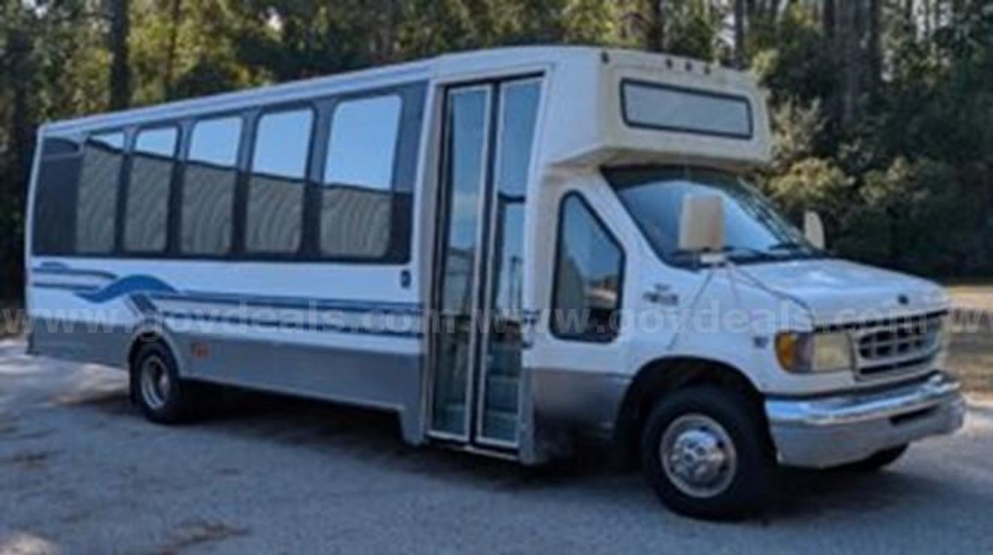 2002 Ford Econoline 23 Passenger