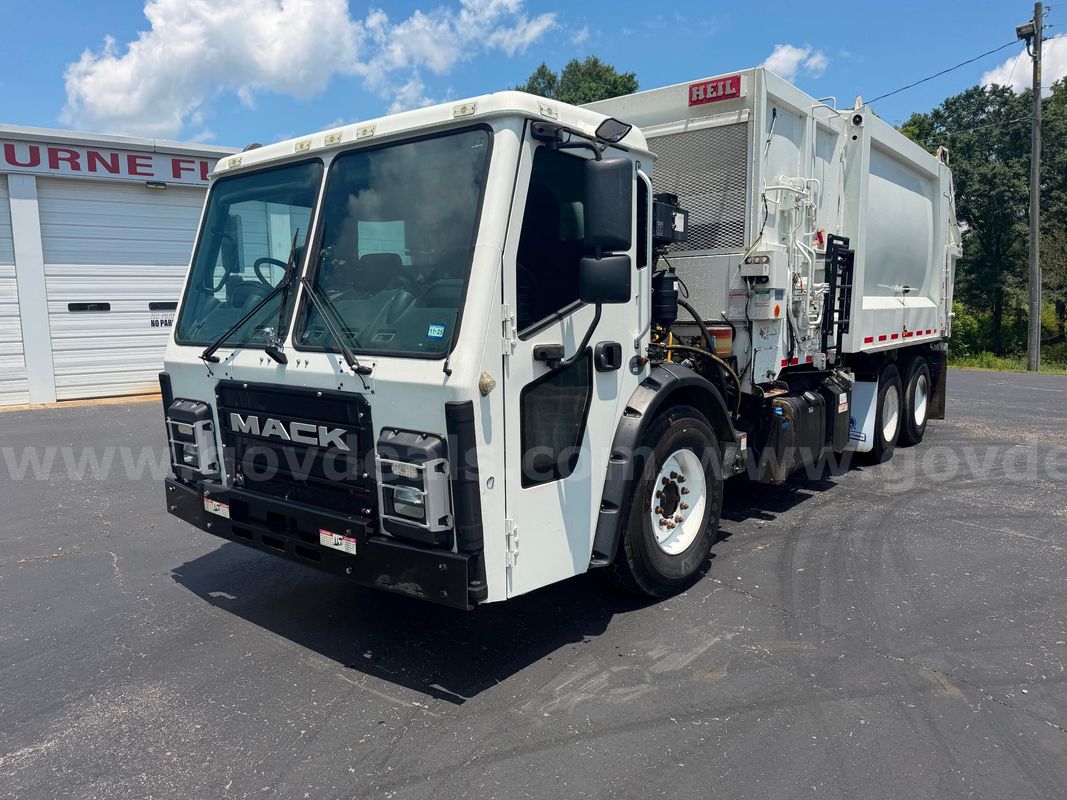 2020 Mack LR Heil Durapack