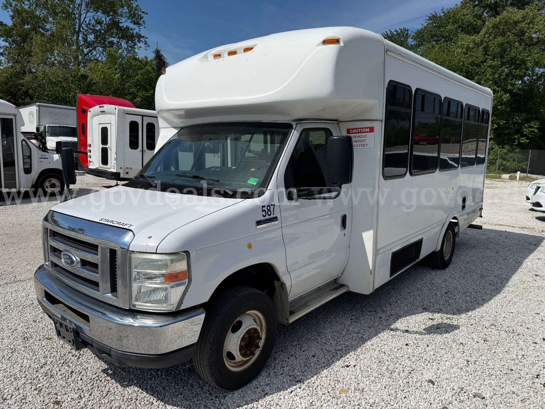 2015 Ford E-450 14 Passenger Shuttle Bus-ADA