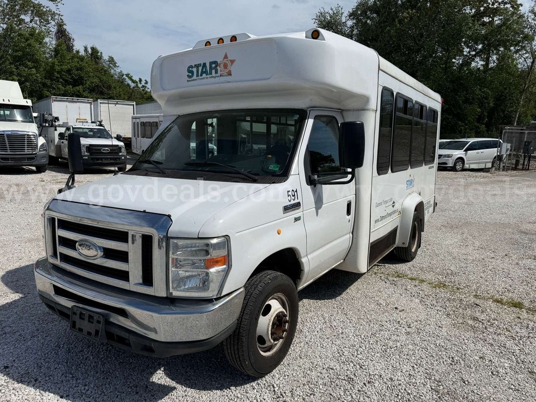 2014 Ford E-450 8 Passenger Shuttle Bus-ADA