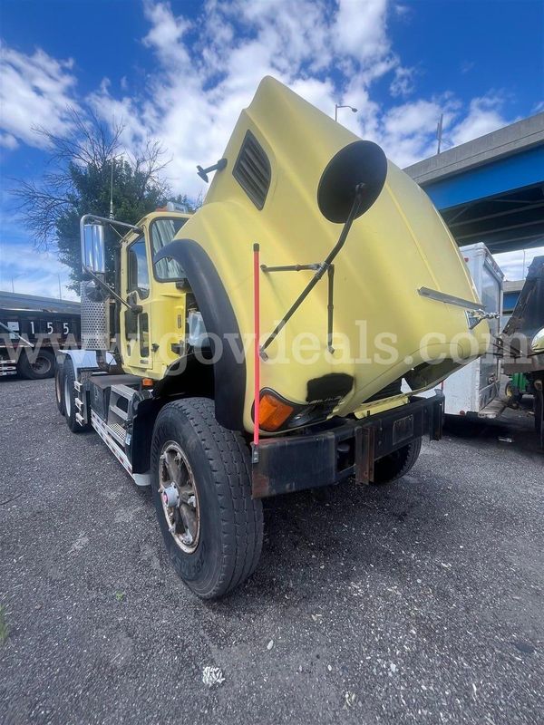 2004 Mack CV713 Granite