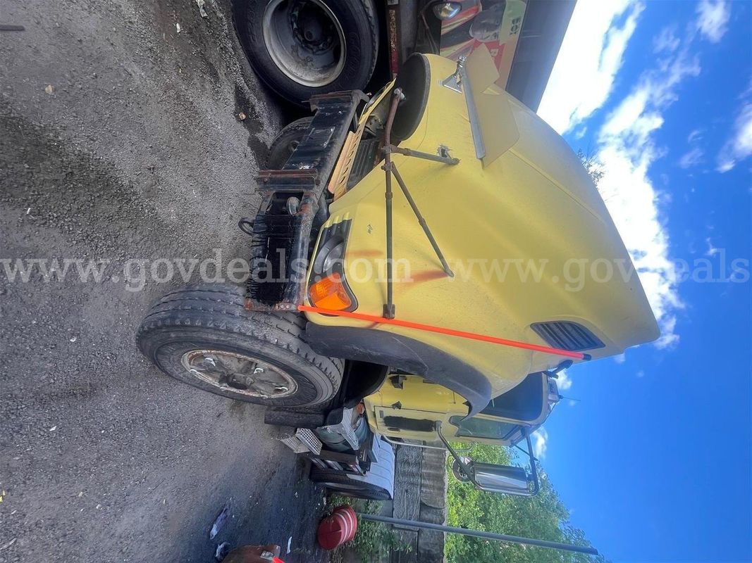 2004 Mack CV713 Granite