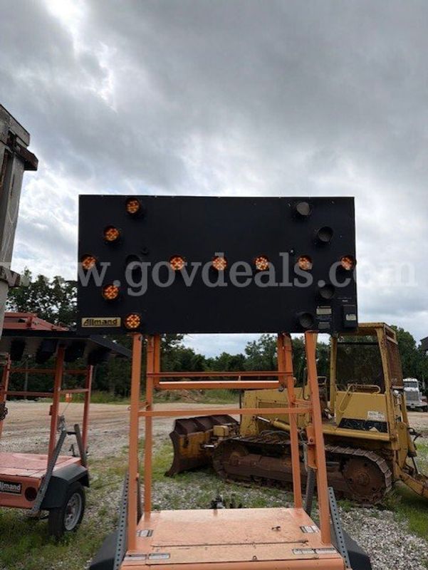 Allmand Traffic Control Arrow Board