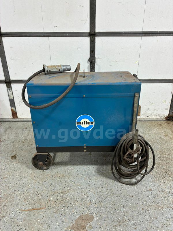 Miller Dialarc 400 AC/DC Arc Welder