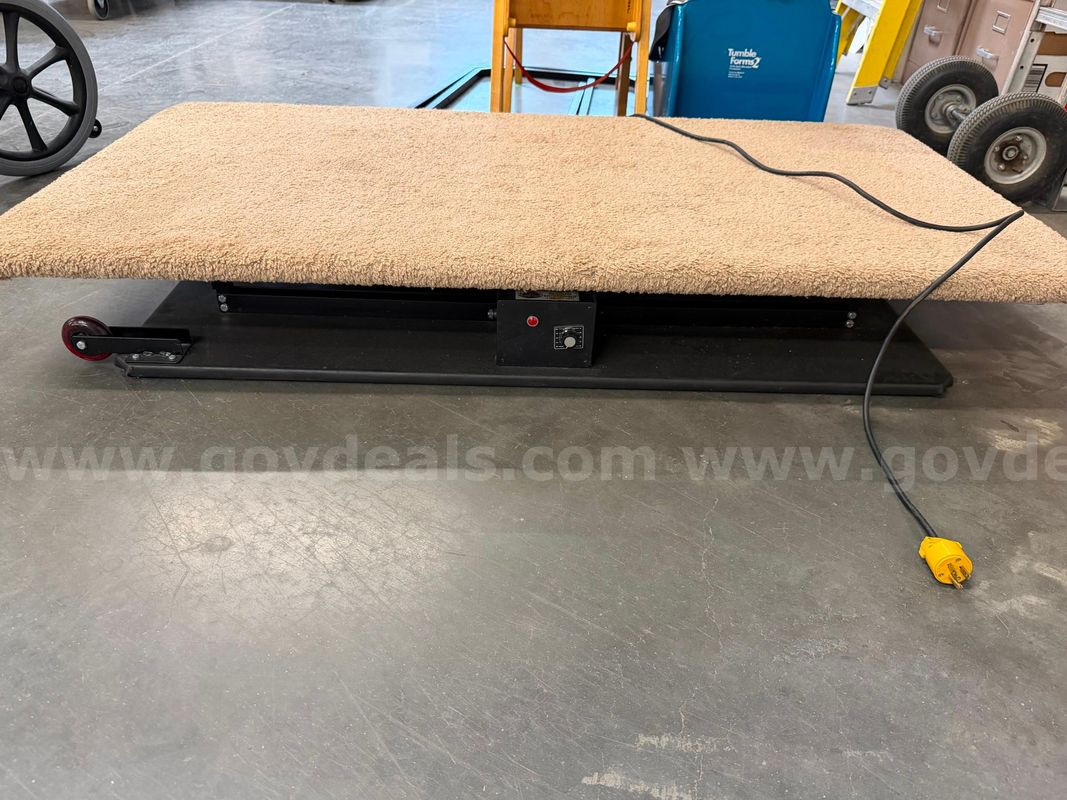 Used vibrating table
