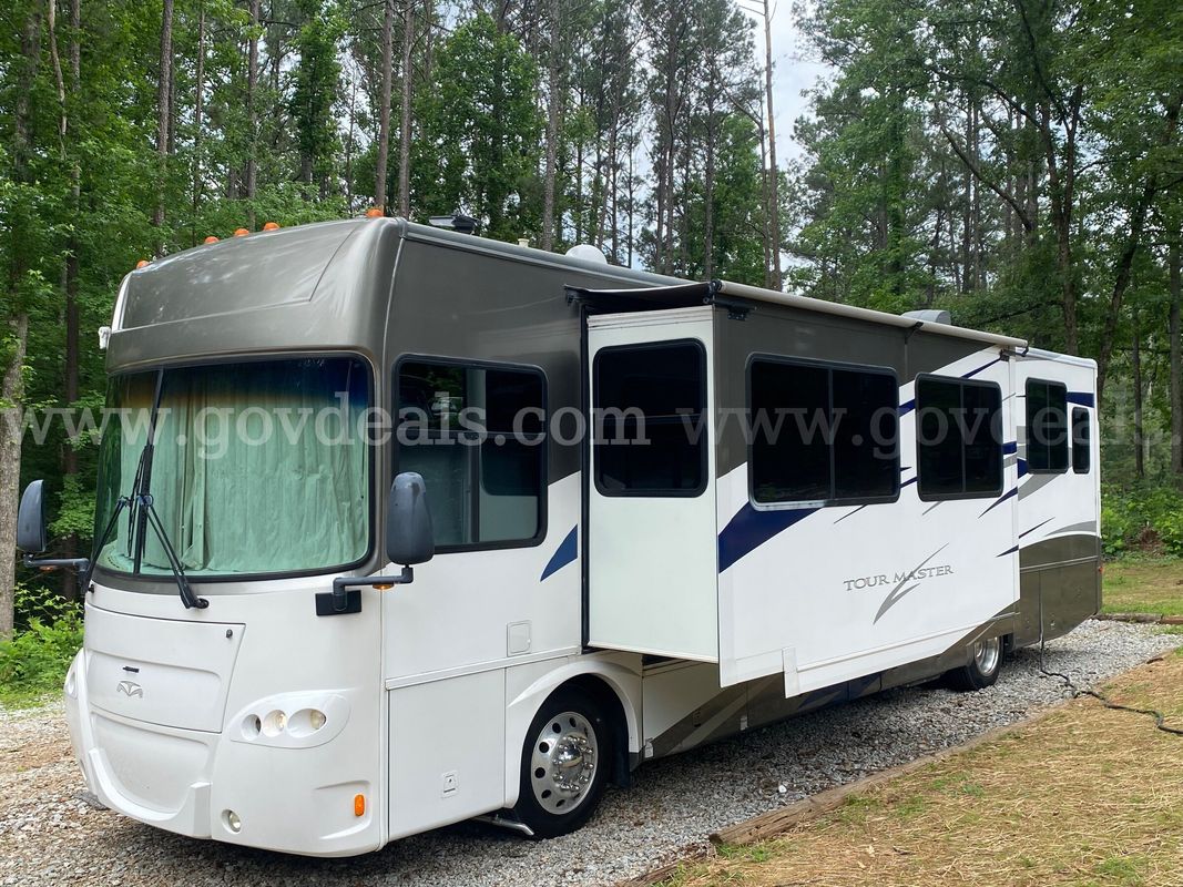 Absolute Auction No Reserve 2006 Gulf Stream M-36 (330hp) Tour Master Series Diesel Pusher