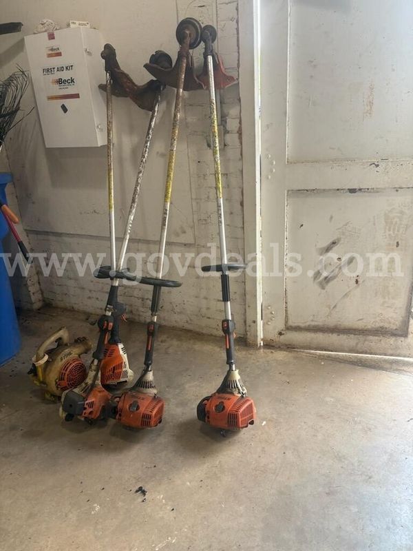 1 Lot of 4 Stihl Weedeaters