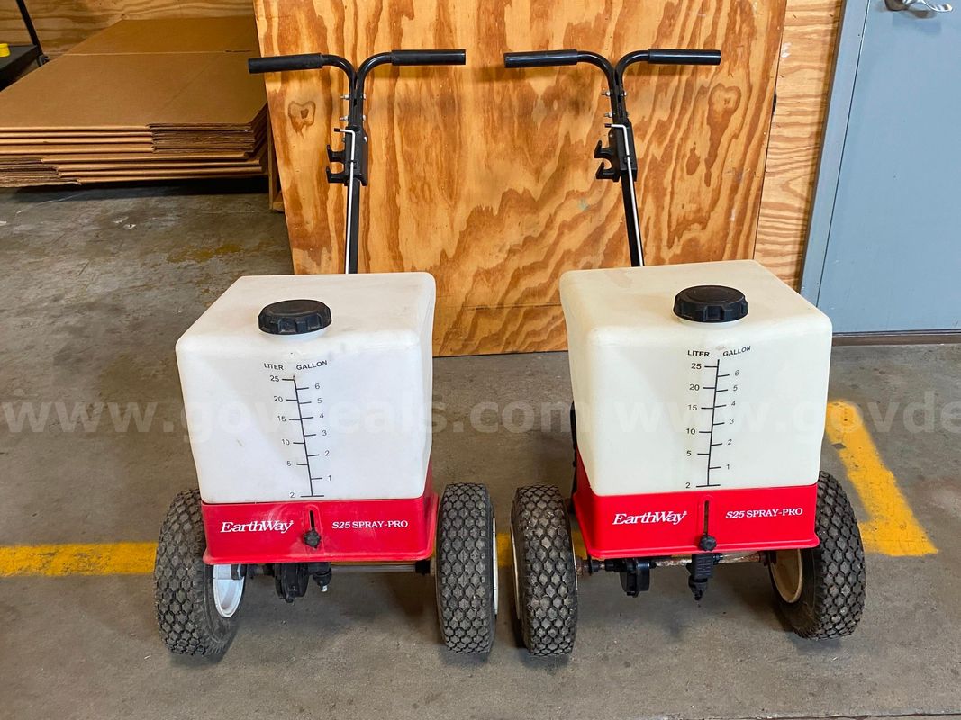 Earthway Ice Melt Sprayer (Lot of 2)